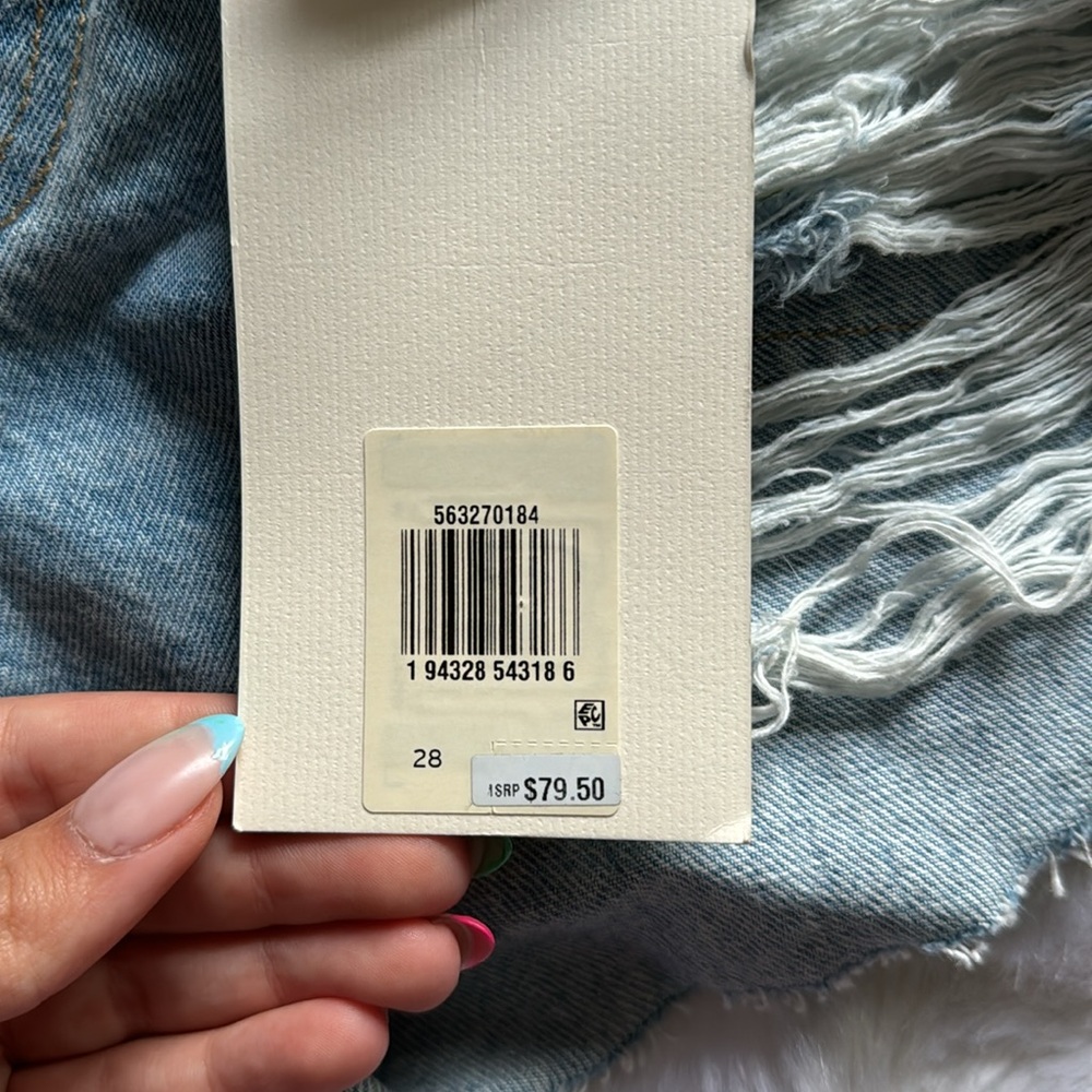 Levi’s High Rise Jean Shorts - Picture 4 of 6